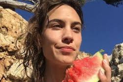 炸裂！女星被大佬做局签屈辱协议、被爆猛料的瓜