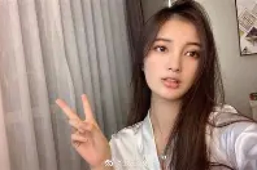网红司晓迪直播骂白鹿“素颜普通、媚男看不起人”！评论区翻车连闺蜜都拆台蹭热度翻车最快的一次