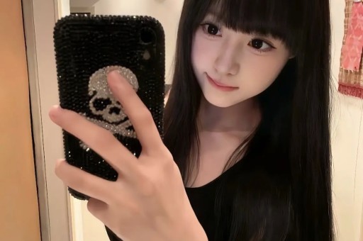 大瓜！曝某95后顶流女星自称是合作男演员的女友对方受不了死缠烂打拉黑了她
